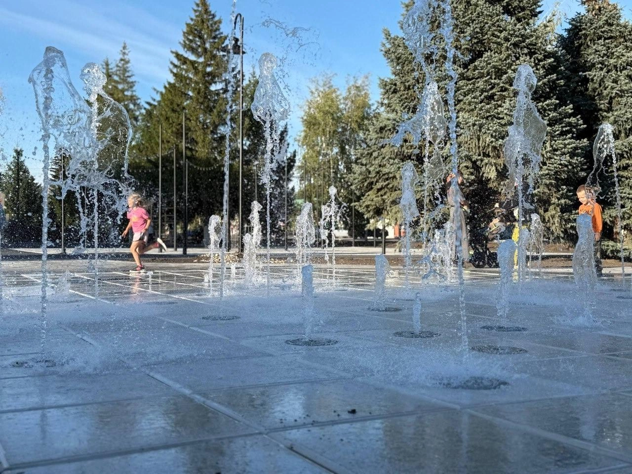 Яркие эмоции в подарок: жители Пугачева радуются обновленному проспекту